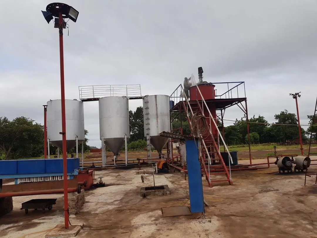 Site industriel avec silos